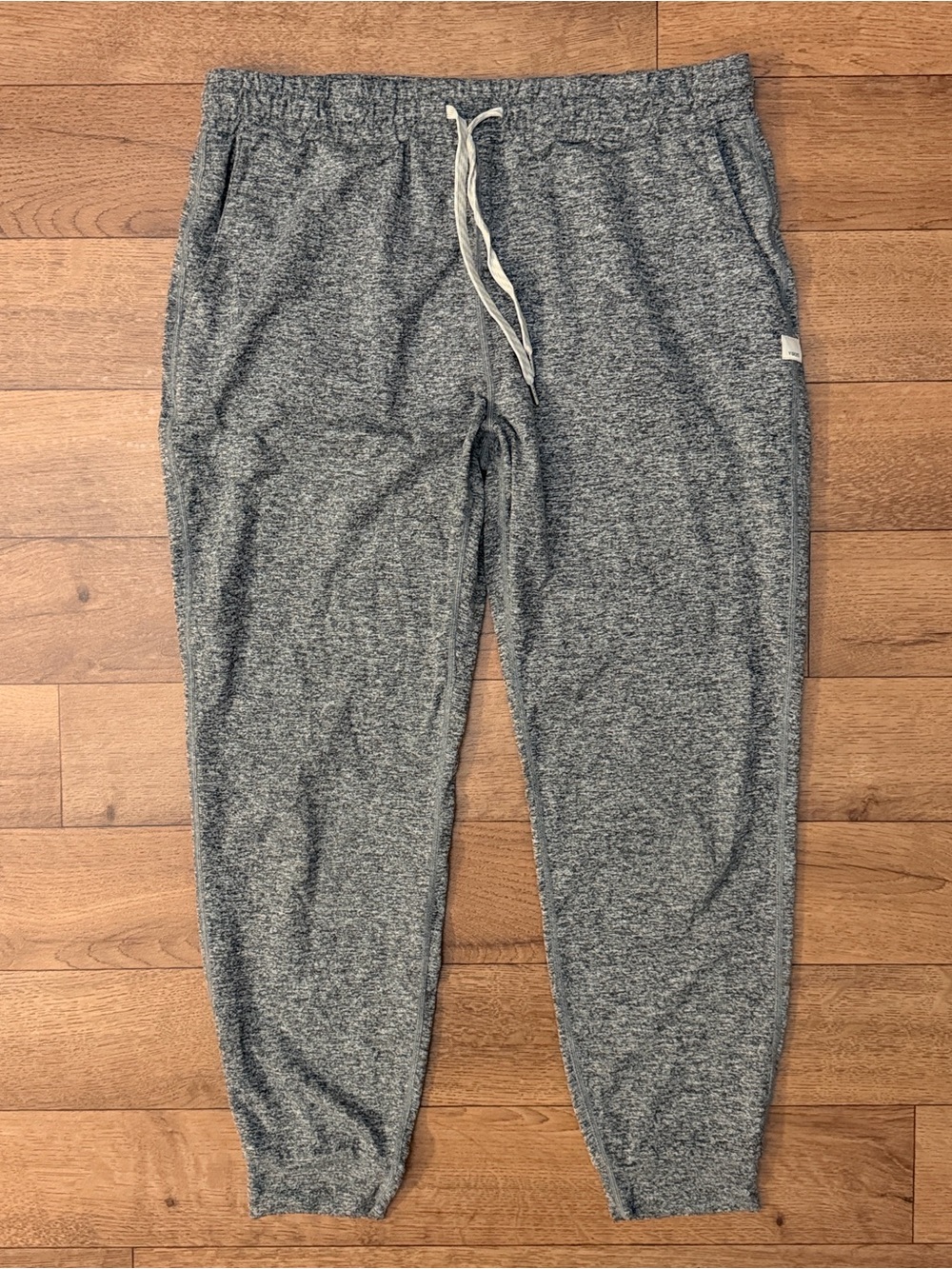 Vuori Size Medium Performance Jogger Heather Grey Style VW303 Hot Yoga Pilates M